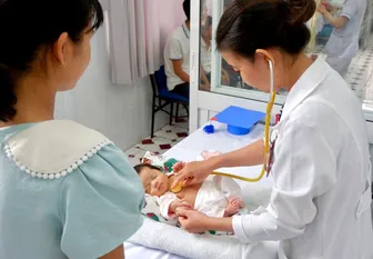 Một tháng kiên trì cứu chữa bé sơ sinh nguy kịch do tràn dịch màng phổi