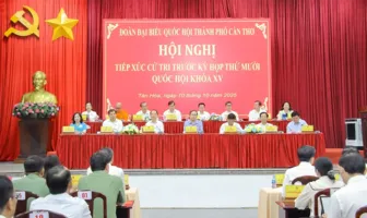 Chủ tịch Quốc hội Trần Thanh Mẫn tiếp xúc cử tri tại xã Tân Hòa