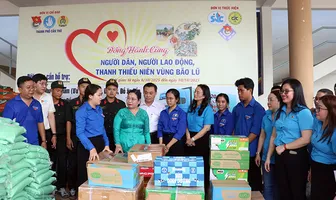 “Chuyến xe nghĩa tình TP Cần Thơ” hỗ trợ đồng bào vùng bão lũ Hà Tĩnh