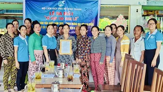 Ra mắt mô hình Dân vận khéo Tổ hợp tác đan lú