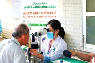 Điều trị bệnh mắt miễn phí cho hàng ngàn người cao tuổi ở ĐBSCL