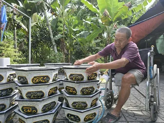 Vượt lên nghịch cảnh