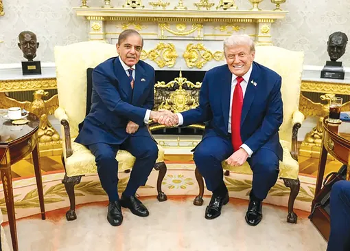 Pakistan “xoay trục” sang Mỹ?