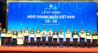Lãnh đạo thành phố cam kết đồng hành cùng doanh nghiệp phát triển