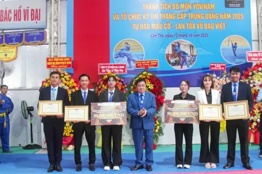 Mừng công võ sinh Vovinam đạt thành tích quốc gia