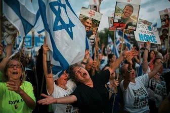 Khoảnh khắc người Israel và Palestine vui mừng khi các con tin và tù nhân được trả tự do