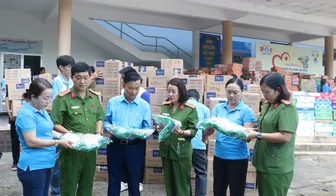 Khởi hành “Chuyến xe nghĩa tình” hỗ trợ đồng bào vùng lũ tỉnh Thái Nguyên