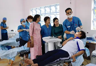 Cầu nối tình đoàn kết, hữu nghị