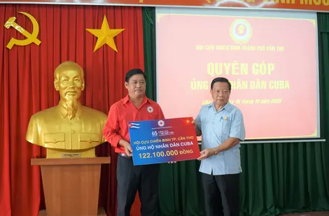 Cán bộ, hội viên Hội Cựu chiến binh TP Cần Thơ ủng hộ nhân dân Cuba 122,1 triệu đồng