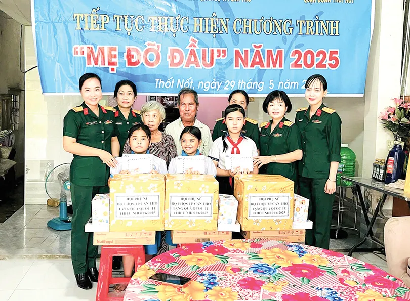 Nâng cao chất lượng, hiệu quả phong trào phụ nữ trong lực lượng vũ trang Nâng cao chất lượng, hiệu quả phong trào phụ nữ trong lực lượng vũ trang