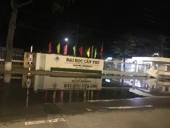 Mực nước trên sông, rạch tại khu vực trung tâm TP Cần Thơ lên cao, vượt báo động III là 0,02m
