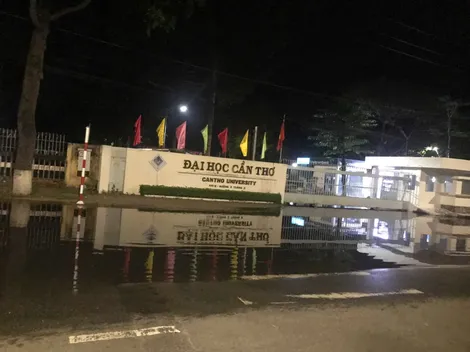 Mực nước trên sông, rạch tại khu vực trung tâm TP Cần Thơ lên cao, vượt báo động III là 0,02m