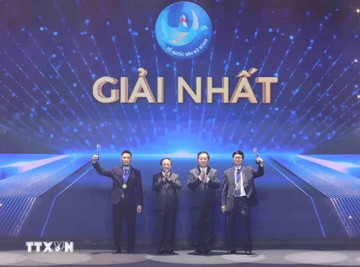 Trao giải cuộc thi ảnh nghệ thuật cấp quốc gia "Tổ quốc bên bờ sóng" Trao giải cuộc thi ảnh nghệ thuật cấp quốc gia "Tổ quốc bên bờ sóng"