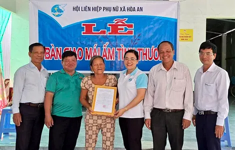 Bàn giao Mái ấm tình thương