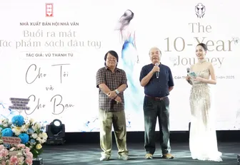 Hoa khôi Vũ Thanh Tú ra mắt sách “Cho tôi và cho bạn”