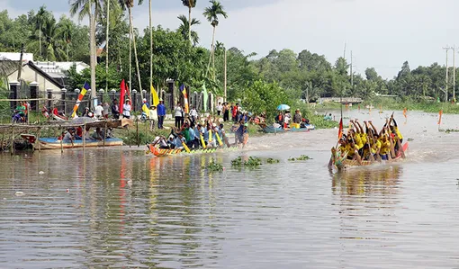 Sôi nổi Giải đua ghe ngo mini mừng Lễ hội Óoc - Om - Bók Sôi nổi Giải đua ghe ngo mini mừng Lễ hội Óoc - Om - Bók