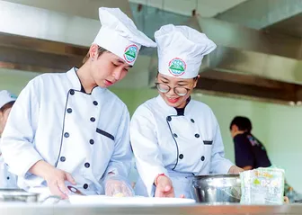 Giúp học sinh, sinh viên tự tin gia nhập thị trường lao động