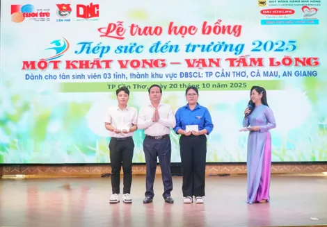 Trao học bổng “Tiếp sức đến trường” 2025