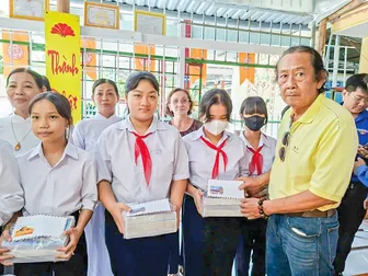 Người lấy việc thiện làm niềm vui