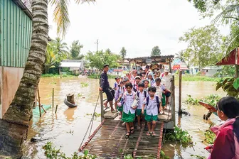 Nối nghiệp với những chuyến đò chở tri thức