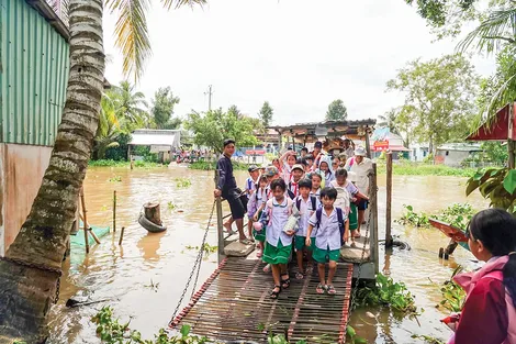 Nối nghiệp với những chuyến đò chở tri thức