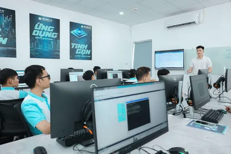 Học công nghệ thông tin tại Congnghethongtinaau.com ra làm gì?