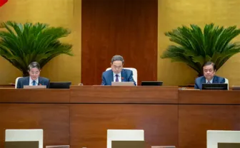 Hoàn thiện hệ thống pháp luật, xây dựng nền giáo dục Việt Nam mở, thực học, thực nghiệp