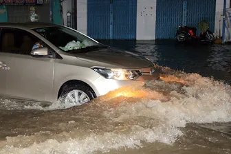 Sắp xếp thời gian đi lại phù hợp trên các tuyến đường, khu vực ngập sâu do triều cường