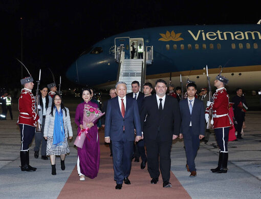 Vietnamese Party chief lands in Bulgaria to bolster ties