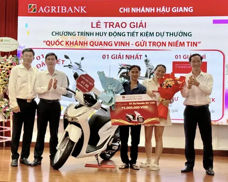 Agribank Chi nhánh Hậu Giang tổ chức bốc thăm, trao giải Chương trình dự thưởng "Quốc khánh quang vinh - Gửi trọn niềm tin"