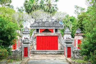 Di tích quốc gia Lăng mộ và đền thờ Nguyễn Huỳnh Đức Di tích quốc gia Lăng mộ và đền thờ Nguyễn Huỳnh Đức