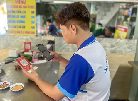 Đẩy mạnh chuyển đổi số ngân hàng và thanh toán không dùng tiền mặt Đẩy mạnh chuyển đổi số ngân hàng và thanh toán không dùng tiền mặt