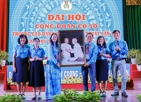 Đại hội Công đoàn cơ sở Trường Cao đẳng Kinh tế - Kỹ thuật Cần Thơ