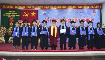 Trường Đại học Kỹ thuật - Công nghệ Cần Thơ trao bằng tốt nghiệp cho tân kỹ sư, cử nhân Trường Đại học Kỹ thuật - Công nghệ Cần Thơ trao bằng tốt nghiệp cho tân kỹ sư, cử nhân