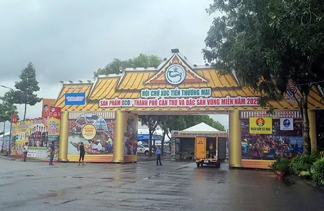 Lễ hội Oóc - Om - Bóc - đua ghe Ngo TP Cần Thơ năm 2025: Đa dạng sản phẩm OCOP trưng bày tại Hội chợ Xúc tiến thương mại Lễ hội Oóc - Om - Bóc - đua ghe Ngo TP Cần Thơ năm 2025: Đa dạng sản phẩm OCOP trưng bày tại Hội chợ Xúc tiến thương mại