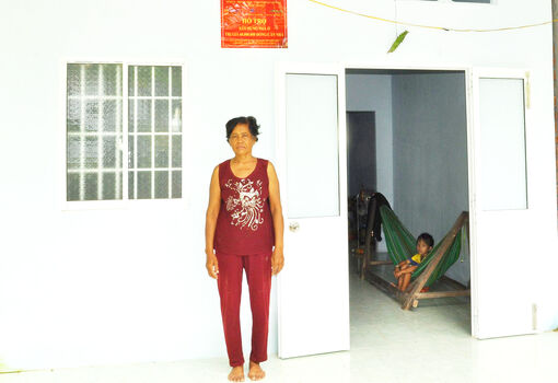 បំបាត់​ផ្ទះ​បណ្ដោះ​អា​សន្ន​ ផ្ទះ​ទ្រុឌ​ទ្រោម​បន្ត​អនុវត្ត​ក្តី​ប្រាថ្នា​ជូន​អ្នក​ក្រ