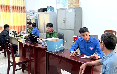 Nỗ lực để đạt được sự hài lòng của người dân, doanh nghiệp Nỗ lực để đạt được sự hài lòng của người dân, doanh nghiệp