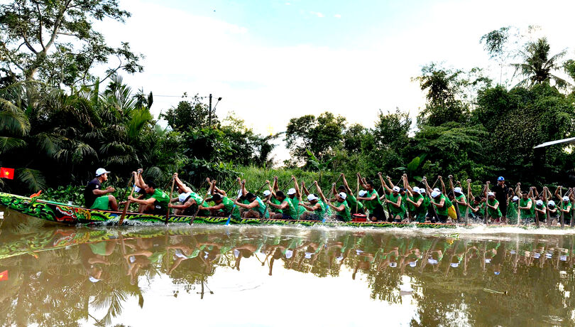 ត្រៀម​លក្ខណៈ​សម្រាប់​ការ​ប្រ​ណាំង​ទូក​-ងប្រ​ពៃ​ណី​