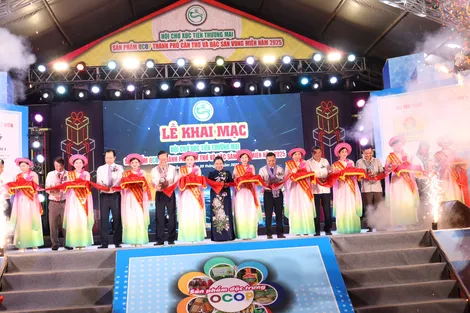 Khai mạc Hội chợ Xúc tiến Thương mại sản phẩm OCOP TP Cần Thơ và đặc sản vùng miền 2025 Khai mạc Hội chợ Xúc tiến Thương mại sản phẩm OCOP TP Cần Thơ và đặc sản vùng miền 2025