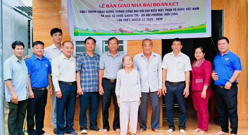Bàn giao nhà Đại đoàn kết Bàn giao nhà Đại đoàn kết