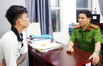 Bắt 2 đối tượng cướp giật tài sản và bị truy nã Bắt 2 đối tượng cướp giật tài sản và bị truy nã