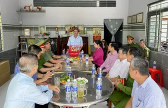 Công an xã An Thạnh bàn giao nhà “Nghĩa tình đồng đội Công an nhân dân” năm 2025 Công an xã An Thạnh bàn giao nhà “Nghĩa tình đồng đội Công an nhân dân” năm 2025
