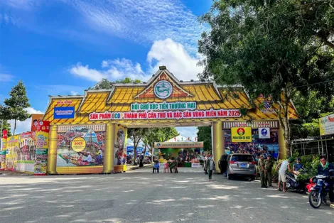 Sắc màu hội tụ tại Hội chợ Xúc tiến Thương mại sản phẩm OCOP TP Cần Thơ và đặc sản vùng miền năm 2025 Sắc màu hội tụ tại Hội chợ Xúc tiến Thương mại sản phẩm OCOP TP Cần Thơ và đặc sản vùng miền năm 2025
