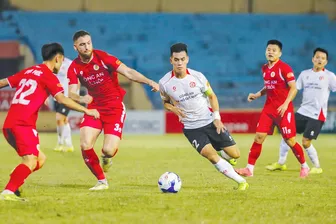 Ai lão luyện hơn?