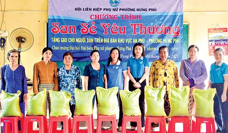 Giúp 12 hộ thoát nghèo, cận nghèo Giúp 12 hộ thoát nghèo, cận nghèo