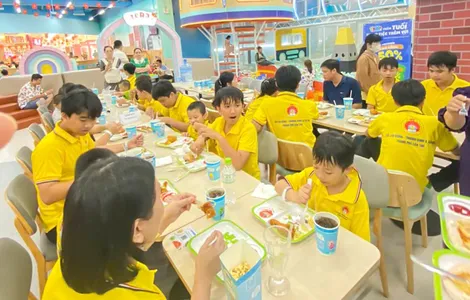 Vì môi trường phát triển an toàn, thân thiện cho trẻ em Vì môi trường phát triển an toàn, thân thiện cho trẻ em