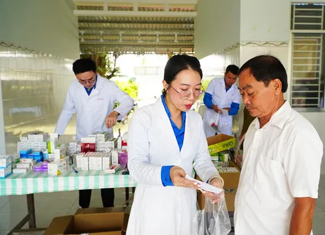 Dùng thuốc tùy tiện, tuyến thượng thận suy