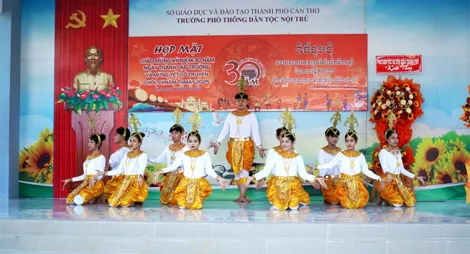 Tiếp tục quan tâm chăm lo học sinh dân tộc thiểu số