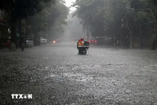 Bão Kalmaegi tăng cấp, hướng về khu vực giữa Biển Đông