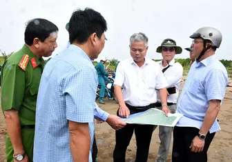 Khảo sát tình trạng sạt lở tuyến đê biển Đông thuộc xã Vĩnh Hải